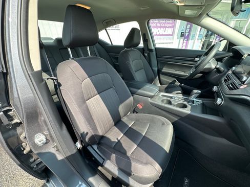 Used 2025 Nissan Altima 2.5 SV FWD image 19