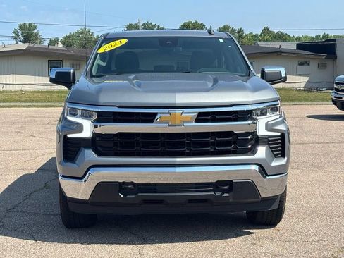 Used 2024 Chevrolet Silverado 1500 LT AWD/4WD image 25