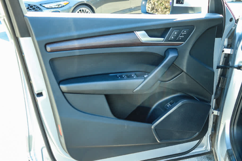 Used 2022 Audi Q5 2.0T Premium w/ Convenience Package AWD/4WD image 25