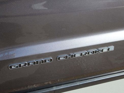 Used 2018 Jeep Grand Cherokee Limited image 11