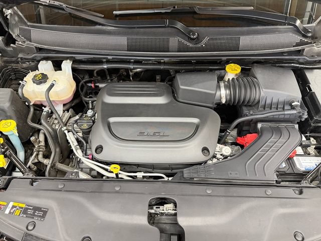 Used 2025 Chrysler Pacifica Limited FWD image 11