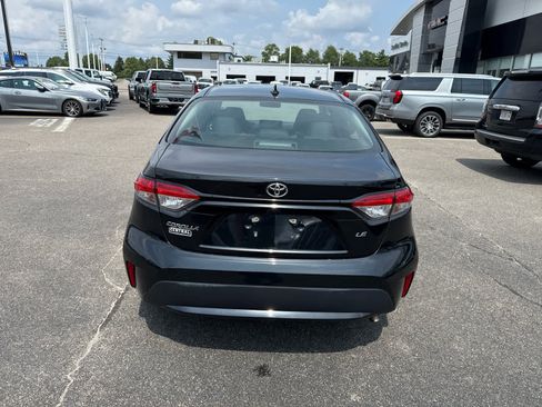 Used 2022 Toyota Corolla LE FWD image 4