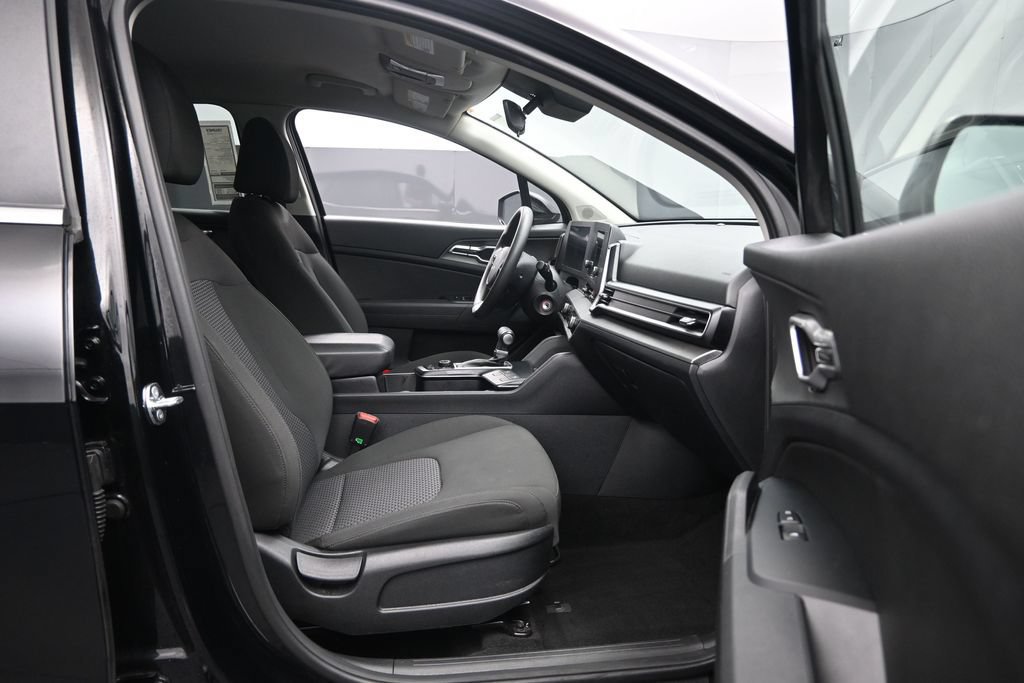Used 2025 Kia Sportage LX AWD/4WD image 23