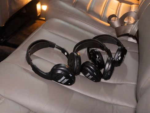 Used 2003 HUMMER H2 w/ Preferred Equipment Group image 32