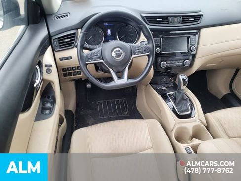 Used 2020 Nissan Rogue SV image 16