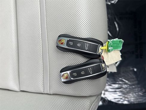 Used 2023 Porsche Cayenne Turbo S image 36