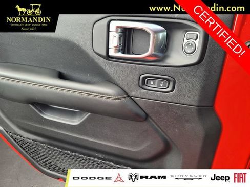Certified 2025 Jeep Wrangler Unlimited Sahara AWD/4WD image 15