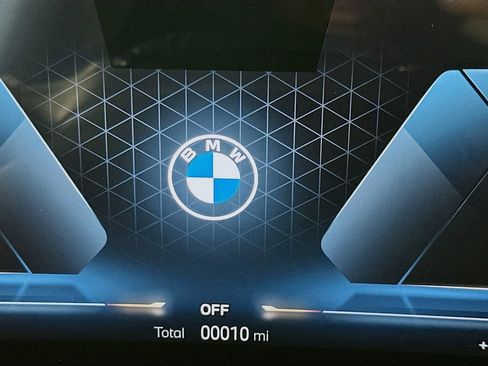 Used 2025 BMW X7 xDrive40i w/ Premium Package image 14