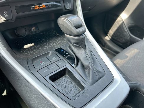 Certified 2025 Toyota RAV4 XLE FWD image 27