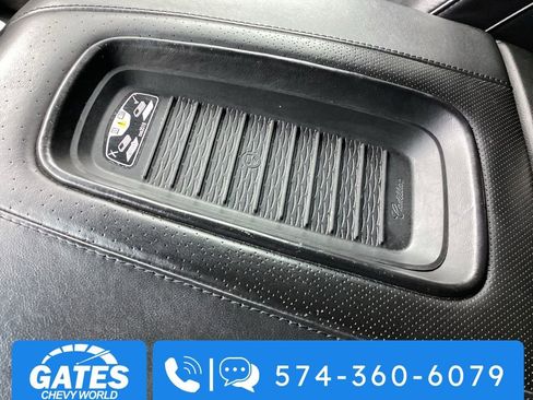 Used 2019 Cadillac Escalade ESV Platinum image 31