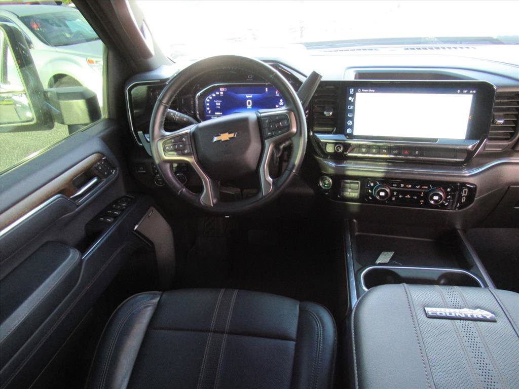 Used 2024 Chevrolet Silverado 2500 High Country w/ Technology Package AWD/4WD image 14
