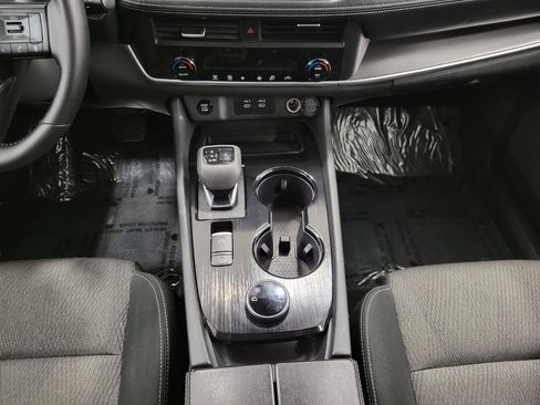 Used 2025 Nissan Rogue SV image 16