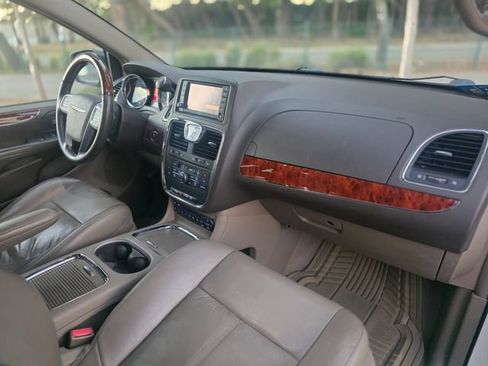 Used 2012 Chrysler Town & Country Limited w/ Luxury Group FWD image 25
