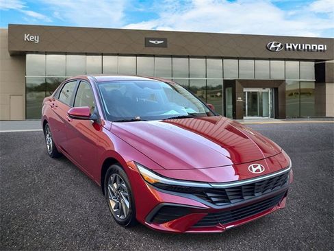 Used 2024 Hyundai Elantra Blue image 4