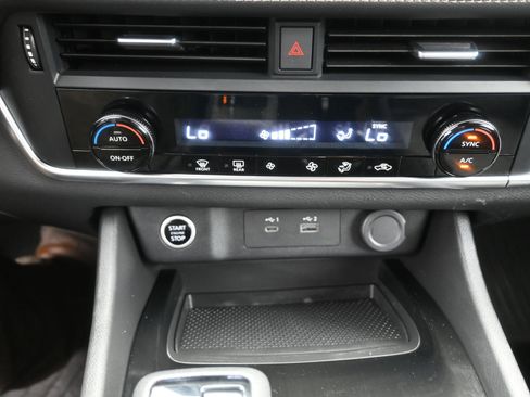 Certified 2023 Nissan Rogue SV image 17