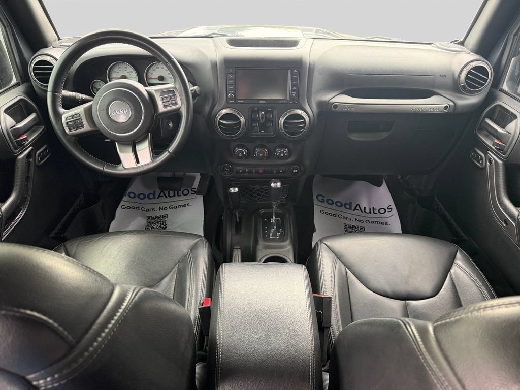 Used 2018 Jeep Wrangler Unlimited Sahara w/ Dual Top Group AWD/4WD image 17