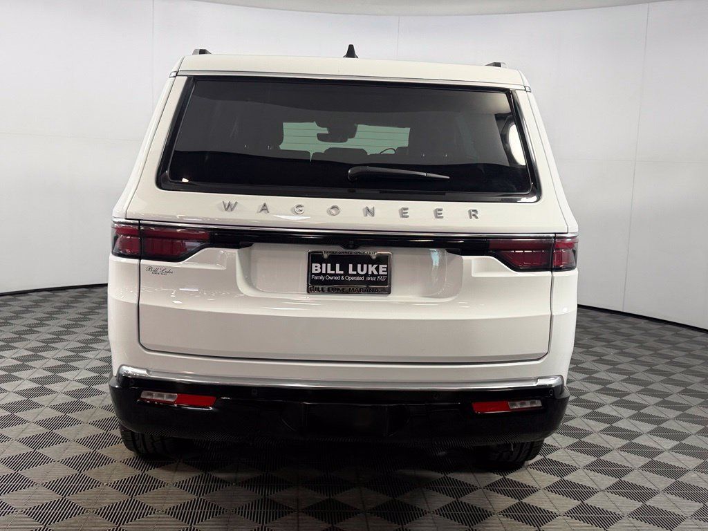 Used 2025 Jeep Wagoneer 4WD image 9