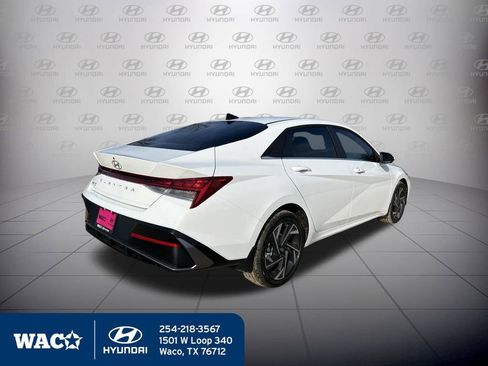 Used 2025 Hyundai Elantra SEL image 13