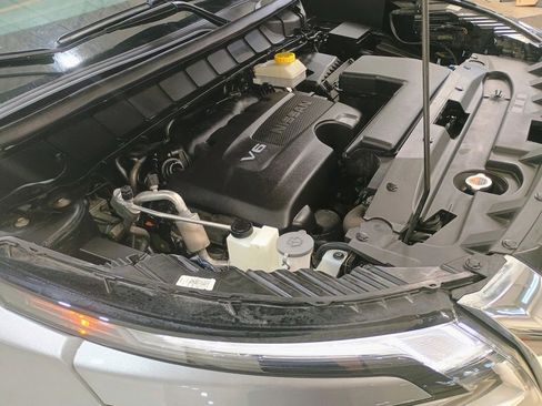 Used 2023 Nissan Pathfinder Platinum image 9