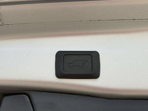Used 2023 Toyota RAV4 XLE Premium FWD image 35