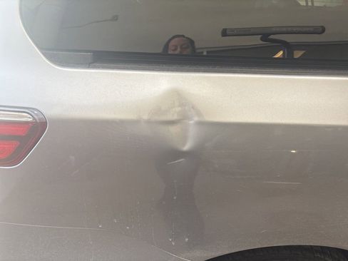 Used 2018 Toyota Sienna LE image 3