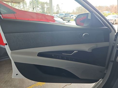 New 2026 Hyundai Elantra Limited image 28