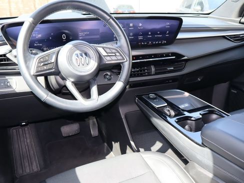 Used 2025 Buick Enclave Preferred FWD image 4