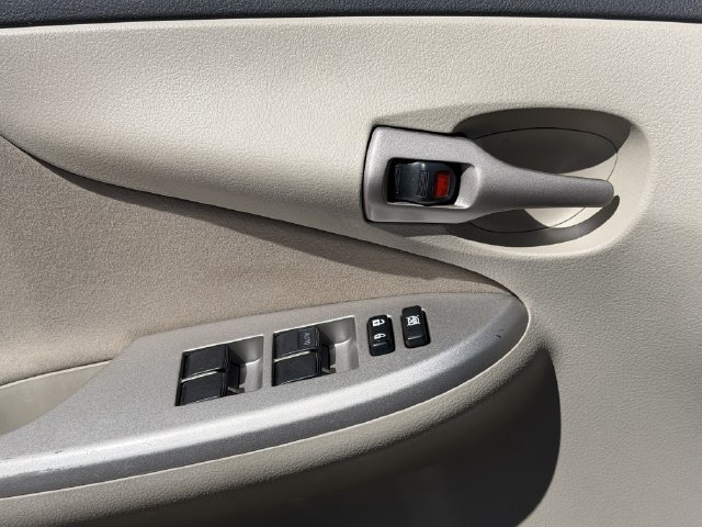 Used 2013 Toyota Corolla LE FWD image 20