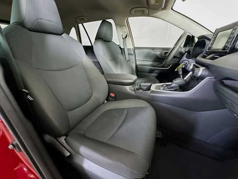 Used 2021 Toyota RAV4 LE image 15