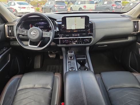 Used 2023 Nissan Pathfinder Platinum image 26
