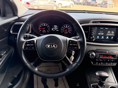 Used 2019 Kia Sorento L w/ LX Convenience Package image 21