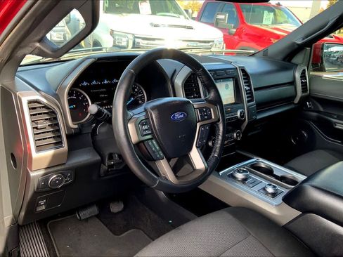 Used 2019 Ford Expedition XLT image 16