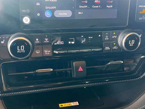 Used 2023 Toyota Highlander XSE FWD image 23