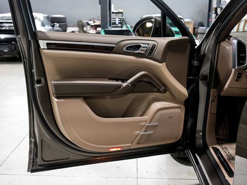 Used 2013 Porsche Cayenne Turbo AWD/4WD image 24
