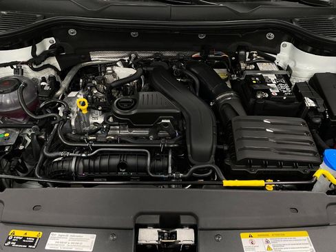 New 2026 Volkswagen Taos SE image 10