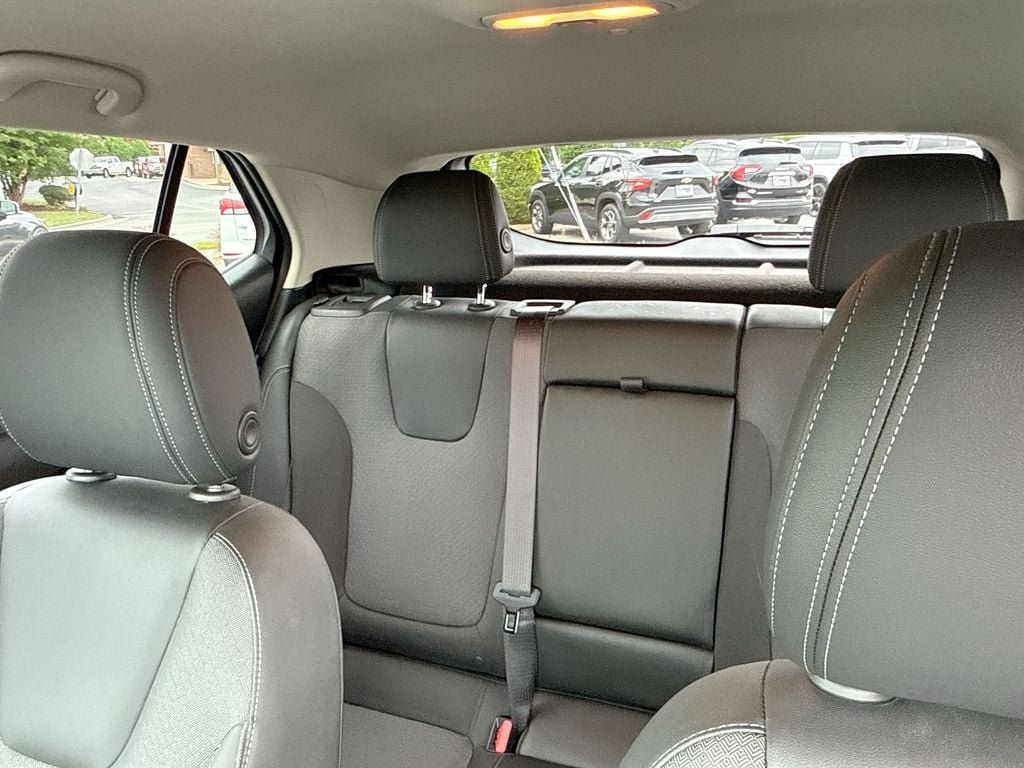 Certified 2023 Buick Encore GX Select w/ Sport Touring Package FWD image 29