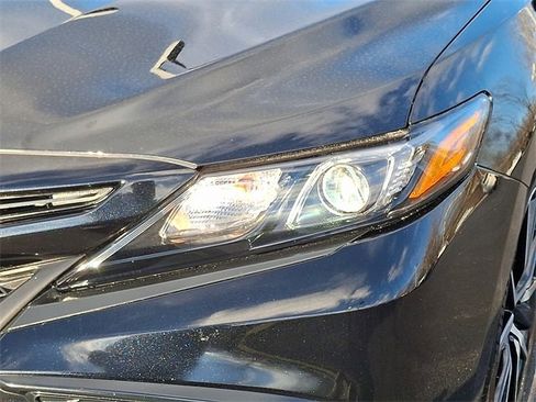 Used 2023 Toyota Camry SE image 9
