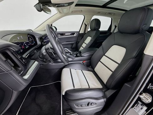 Certified 2026 Porsche Cayenne Turbo AWD/4WD image 5