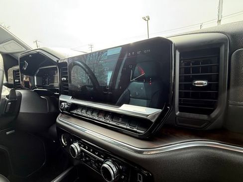 Used 2023 GMC Sierra 1500 SLT image 31