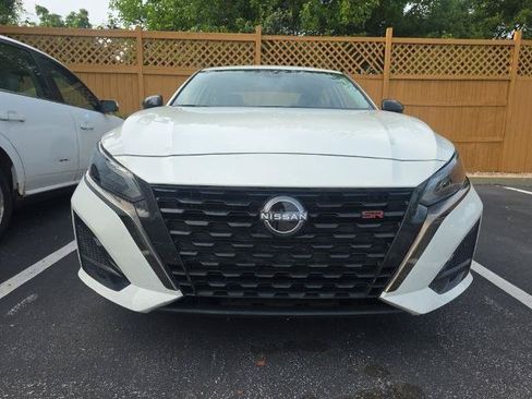 Certified 2024 Nissan Altima 2.5 SR FWD image 3