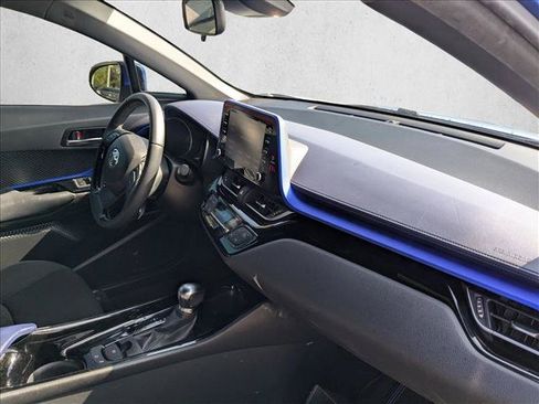 Used 2021 Toyota C-HR XLE FWD image 19