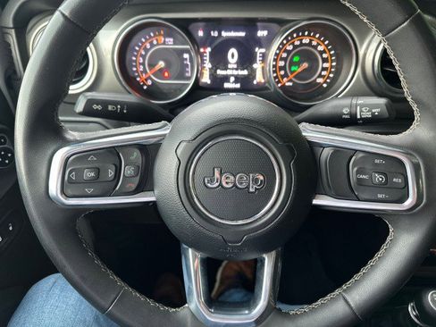 Used 2023 Jeep Gladiator Overland image 14