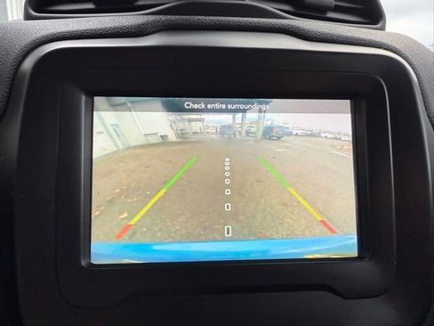 Used 2019 Jeep Renegade Latitude w/ Cold Weather Group image 33