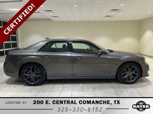 Used 2022 Chrysler 300 Touring L image 6