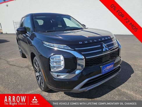 New 2025 Mitsubishi Outlander SE image 2