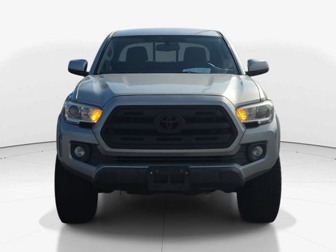 Used 2016 Toyota Tacoma SR5 w/ SR5 Appearance Package (SN) RWD image 6