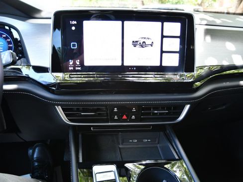 Used 2024 Volkswagen Atlas Cross Sport SE image 26