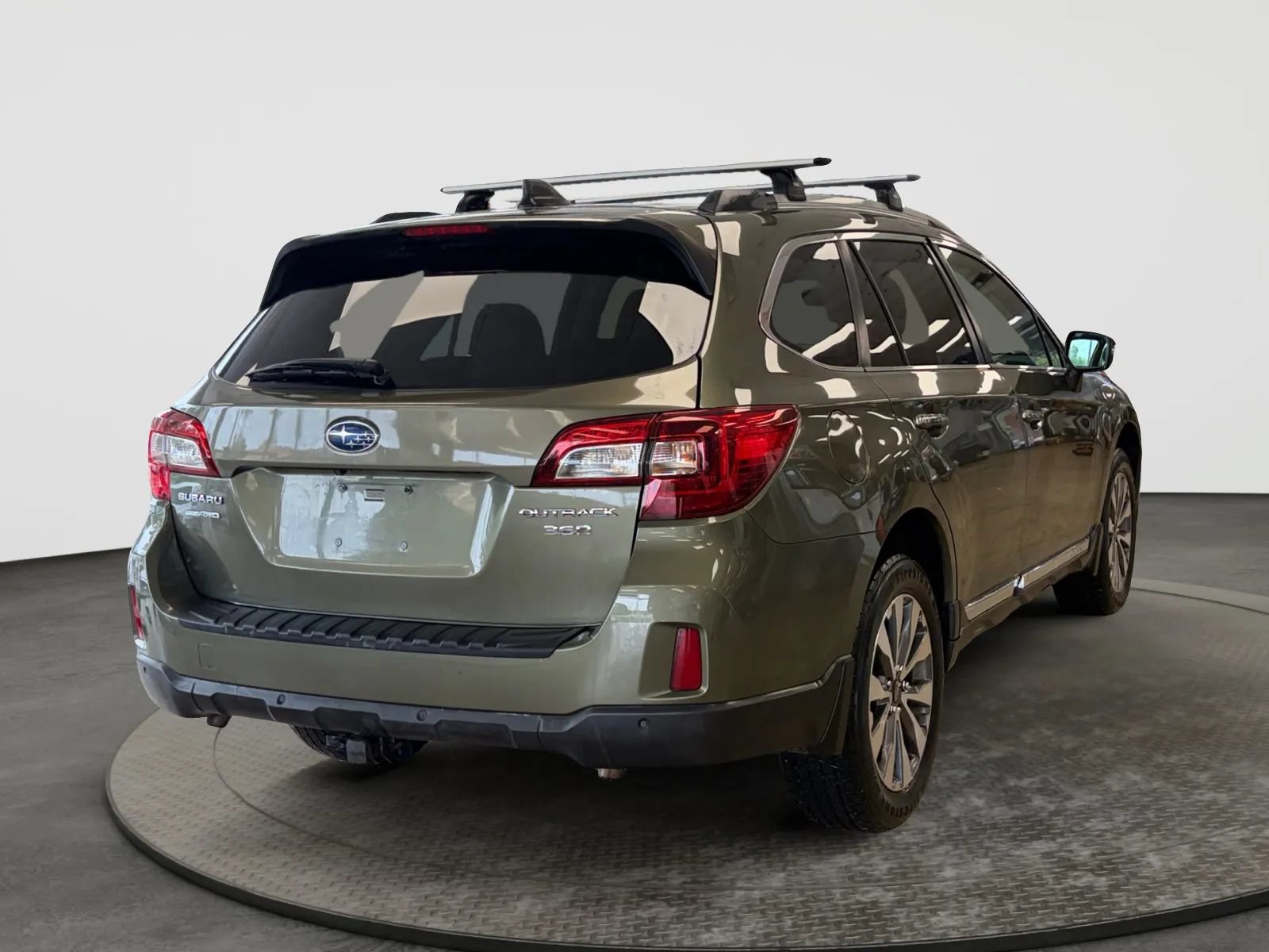 Used 2017 Subaru Outback 3.6R Touring w/ Popular Package #5A AWD/4WD image 10