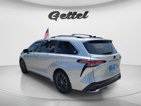 Used 2021 Toyota Sienna XSE FWD image 7