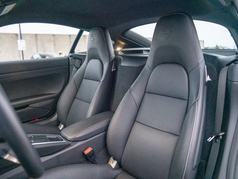 Used 2024 Porsche 718 Cayman image 5